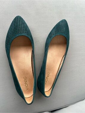 Vionic Teal Pointed-Toe Perforated Flats